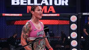 Cris cyborg pins tonya evinger to the cage during ufc 214 at. 9wn Jtxa Jdl M