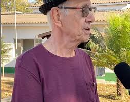 Professor nos anos oitenta em Porto dos Gaúchos, Ireneu Bruno Jeager visita  a cidade e é recebido na prefeitura