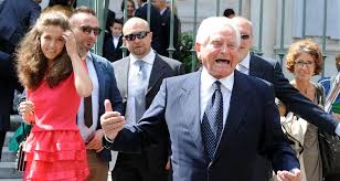 Boniperti, che il prossimo 4 luglio avrebbe compiuto 93 anni, è morto nella notte a torino a causa di un'insufficienza cardiaca. Vx4jrqotytfvkm
