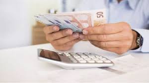 Η αποζημίωση υπολογίζεται με βάση τα 534 ευρώ, δηλαδή 17,8 ευρώ ανά ημέρα αναστολής σύμβασης. 534 Eyrw Shmera Oi Plhrwmes Twn Anastolwn Aprilioy Pineiosnews