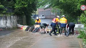 Wetter aktuell250 einsätze allein in erlangen: Unwetter Am Freitag Uberflutungen Und Umgesturzte Baume
