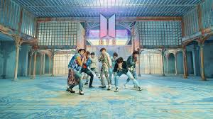 'bangtan' bedeutet, gegen kugeln resistent zu sein, also stereotype, kritik und erwartungen auszublenden, die auf jugendliche wie kugeln abzielen, um die werte und das ideal der heutigen jugendlichen zu bewahren, sagte er (via affinität. Bts Sondersendung 19 07 18 Ab 16 Uhr Lohro