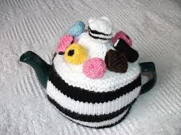Black And White Striped Bee Uk Tea Cosy Liquorice Allsorts Black White Striped Uk By Madmumknits 15 00 Tea Cosy Liquorice Allsorts How To Make Tea