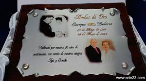 Cumplir y festejar las bodas de oro es un gran logro. Placas Para Aniversarios De Bodas De Oro Bodas De Plata Bodas De Perla Etc Artesania Y Souvenirs De Alcoy Escudos De Apellidos