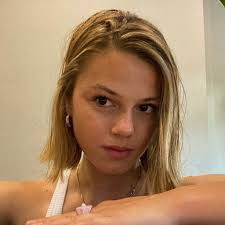 Laura Ballester's Instagram, Twitter & Facebook