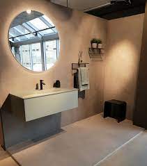 I love the texture and contrast of almost as if the bathroom furniture is incidental to the room. Heldekkende Heldekkende Conteco Betong Er Alternativ Til Flis Pa Flis Metoden Foto Bergersen Flis Luksusbad Baderomsinterior Moderne Baderom