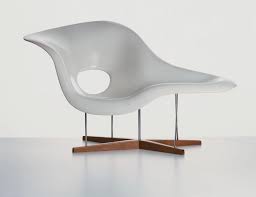 Dsw chaise eames originale elephant grey gris herman. Vitra La Chaise Chair By Charles And Ray Eames For Sale At 1stdibs