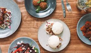 Many people think that cooking spanish food must take a lot of time because they've been to spain and had delicious. How To Host The Perfect Spanish Dinner Party Collegiate Es