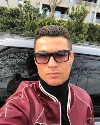 2000'li yılların başlarında popüler olmuş ve milyonlarca kez oynanmıştır. Yil Bitmeden Deneyin 2017 Ye Damgasini Vuran Undercut Ve Pompadour Sac Stilleri