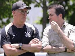 Corinthians tem time pronto e só precisa reforçar o elenco, diz Arnaldo