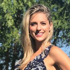 Amber Lindke's Instagram, Twitter & Facebook