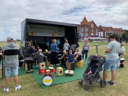 Nehme dir jetzt 1 minute zeit um deine. Seebruckenfest Schonberger Strand Richtig Was Los Suf Der Vr Bank Kindermeile Facebook