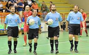 Keduanya masih memiliki tingkatan yang secara berurutan. Peraturan Wasit Futsal Kabar Sport