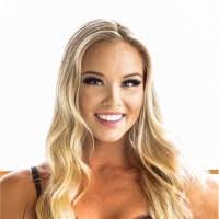 Lisa Hoeppner's Instagram, Twitter & Facebook