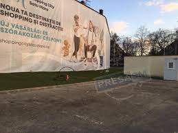 „investiția nepi din satu mare reprezintă mai mult decât deschiderea unui centru comercial regional, chiar centrul comercial va pune la dispoziția vizitatorilor săi o ofertă completă de branduri de modă și shopping city satu mare va fi construit pe un teren de aproximativ 6 hectare, iar la finalizarea. Satu Mare Shopping City Page 37 Skyscrapercity