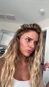 Lori Hinderliter's Instagram, Twitter & Facebook