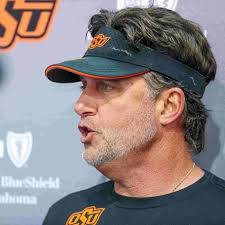 Oklahoma State football coach Mike Gundy talks about Cowboys' quarterback  battle