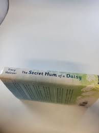 The Secret Hum of a Daisy TRACY HOLCZER LIKE NEW 9780399163937