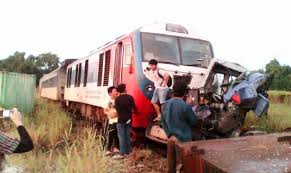 Jabatan bendahari negeri sabah is a government agency based in kota kinabalu, sabah. Kereta Api Tergelincir Langgar Jengkaut Di Membakut