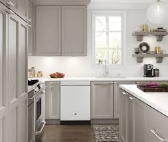 Thomasville Costello Full Maple White And Sterling In 2020 Condo Kitchen Maple Kitchen Cabinets All White Kitchen