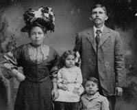 Image of Mexican American families in Texas during the early 1900s