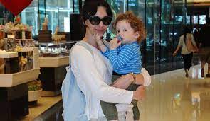 Hande ataizi 3 aylık oğlu aslan leon ile çektiği fotoğrafı 'i̇lk selfie'miz' notuyla insagram sayfasından paylaştı. Hande Ataizi Bitlendik Magazin Haberleri Haber7