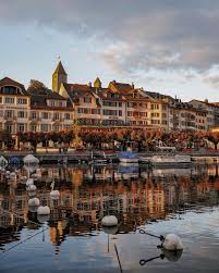 In the video i walk around the picturesque town. Rapperswil Picturesque Town Of Roses By Lake Zurich Zuerich Com