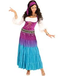 E' un completo da zingara da donna che vi immergerà in un mondo di libertà e fantasia in occasione del prossimo carnevale o per una festa a tema maghi e magia! Costumi Da Zingari E Gitani Funidelia