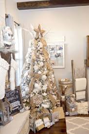 This is the first in a very long time that my house hasn't been pretty much decorated for christmas a week after thanksgiving. 40 Cozy And Cheerful Homes Decorated For A Snowy Christmas