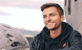 Mit seinem zwillingsbruder johannes wurden beide als «real life guys» bekannt, die mit ihren konstruktionen. Philipp Mickenbecker The Real Life Guys Christlicher Youtuber Erneut An Krebs Erkrankt