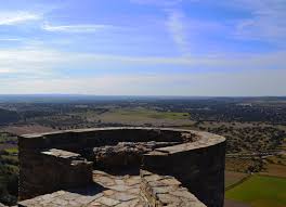 O alqueva pode ser muita coisa: Blick Auf Den Alentejo In Portugal Von Einem Aussichtspunkt In Der Nahe Des Alqueva Stausees In Monsaraz Am Ufer Von Guadiana 2224430 Stock Photo Bei Vecteezy