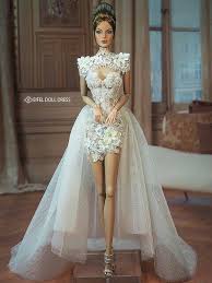 Los hinchas perdieron la paciencia: Pin De Yajaira Franco En Sparkling Barbie Gold Silver Metal Vestidos De Novia Diferentes Bocetos De Vestidos De Novia Vestidos De Novia Brillantes