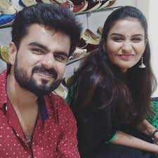 Priyasaki is a tamil soap opera, the story of the serial is based on the family with father, mother, two daughters and one son. 56 Zee Tamil Serial Actress Ideas Actresses Desi Beauty Beautiful Indian Actress