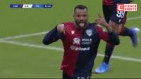 A paixão faz dor no crânio mas não ataca o coração. Antonio Costa Gifs Get The Best Gif On Giphy