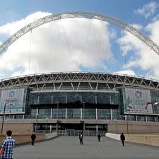 Key features include a concierge, residents' gym and clubroom, and a private screening room. Das Londoner Wembley Stadion In Zahlen Fussball