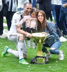 Post match to red lights for the juventus central defender and the national giorgio chiellini. Player Milan Went With Ronaldo On A Selfie In The Locker Room Juventus And Bared The Naked Chiellini Updated