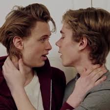 Having noticed vilde speak to isak, even decides to join kosegruppa in order to meet him. Even And Isak Get Familiar With The Top 32 Couples In Zimbio S 2018 Tv Couples March Madness Zimbio