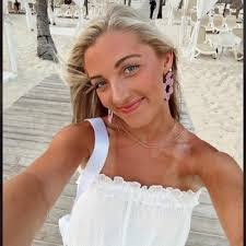 Cait Callahan's Instagram, Twitter & Facebook