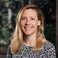 Credit fund currency sleeves