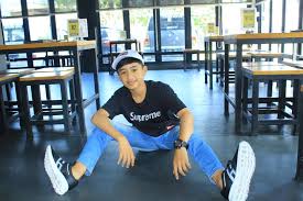 Prabowo mondardo atau lebih dikenal dengan bowo alpenliebe adalah anak generasi milenial yang viral di media sosial tapi kini mulai pudar. 10 Potret Bowo Alpenliebe Artis Tik Tok 13 Tahun Yang Viral