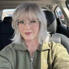 If you want to see more short hair put yes ❤️🥰✂️