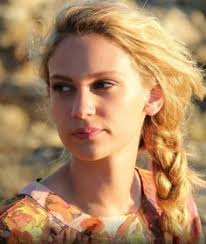 Farah zeynep abdullah 17 ağustos 1989 tarihinde i̇stanbul'da dünyaya geldi. Farah Zeynep Abdullah Net Worth Net Worth List