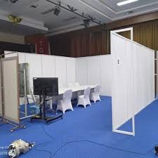 Desain interior kantor minimalis ukuran kecil 23. Ingin Karyawan Produktif Gunakanlah 10 Rekomendasi Partisi Portable Yang Membuat Karyawan Nyaman 2020