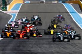 A corrida molhada repleta de acidentes foi tão caótica que o carro vencedor pegou fogo no parc fermé, e o piloto só recebeu o troféu semanas depois em ímola! F1 2019 Chegou A Vez Da Franca Ajuste Seu Carro No Game Em Corrida Vencida Por Hamilton Arkade Arkade