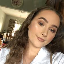 Abby Hilliard's Instagram, Twitter & Facebook