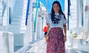 Η αθηνά οικονομάκου, το instagram και η καριέρα. A8hna Oikonomakoy Forese Ena Kokkino Mpikini Kai Prokalese Paniko Sto Instagram Newsbomb