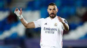 Der angeklagte behauptet, von zwei 1. Wie Lange Geht Das Schon So Die Grosse Geschichte Hinter Karim Benzemas Kleinem Finger