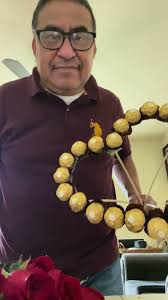 Romo De 5 Dosenas De Rosas Y Corazon De Chocolates