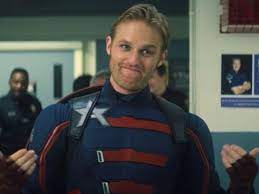 Cap and black widow kiss in order to avoid being detected by bad guys; Falcon And Winter Soldier S New Captain America Is Trouble In The Comics Polygon