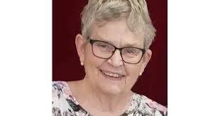 Carolyn Ratcliffe's Instagram, Twitter & Facebook